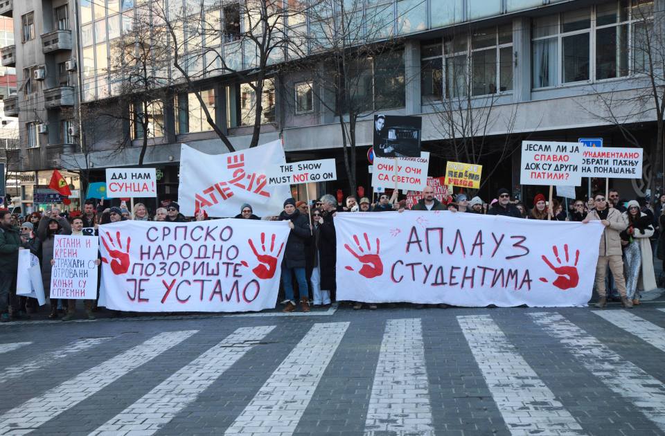 Glumci podržali studente, održana šetnja "Putujućeg pozorišta" po Beogradu 