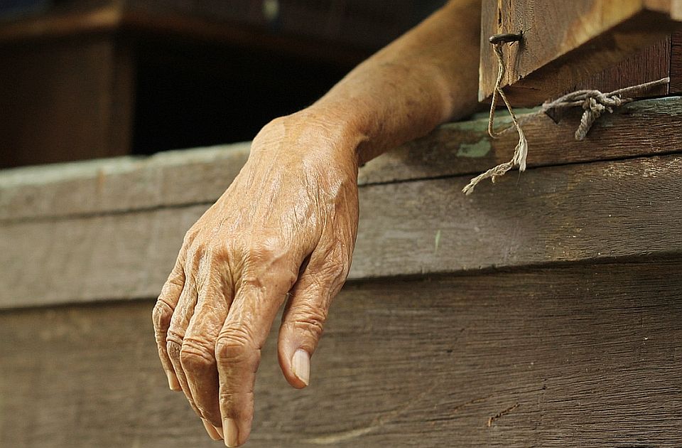 Britancu koji je pomogao ženi da ode u Švajcarsku na eutanaziju sud dozvolio da nasledi imanje