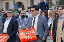 FOTO: U toku protest advokata, krenuli da blokiraju autoput, sprečila ih policija