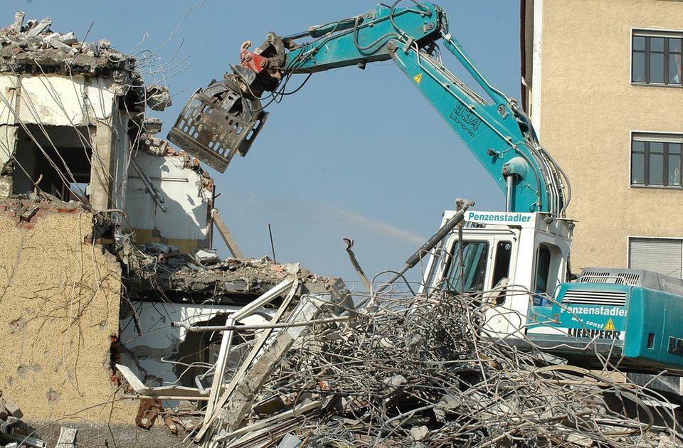 Korak po korak: Inženjer o tome kako se ruše objekti sa azbestom 