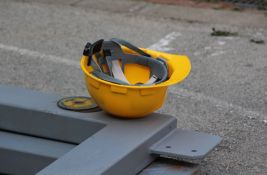 Tela dvojice radnika pronađena  u šahtu kanalizacije na Novom Beogradu