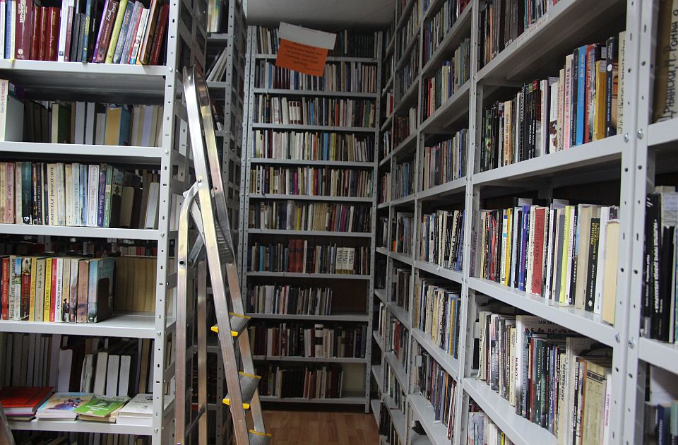 "Nestaće 530 javnih biblioteka": Potpišite peticiju za odlaganje naplate naknade po knjizi 