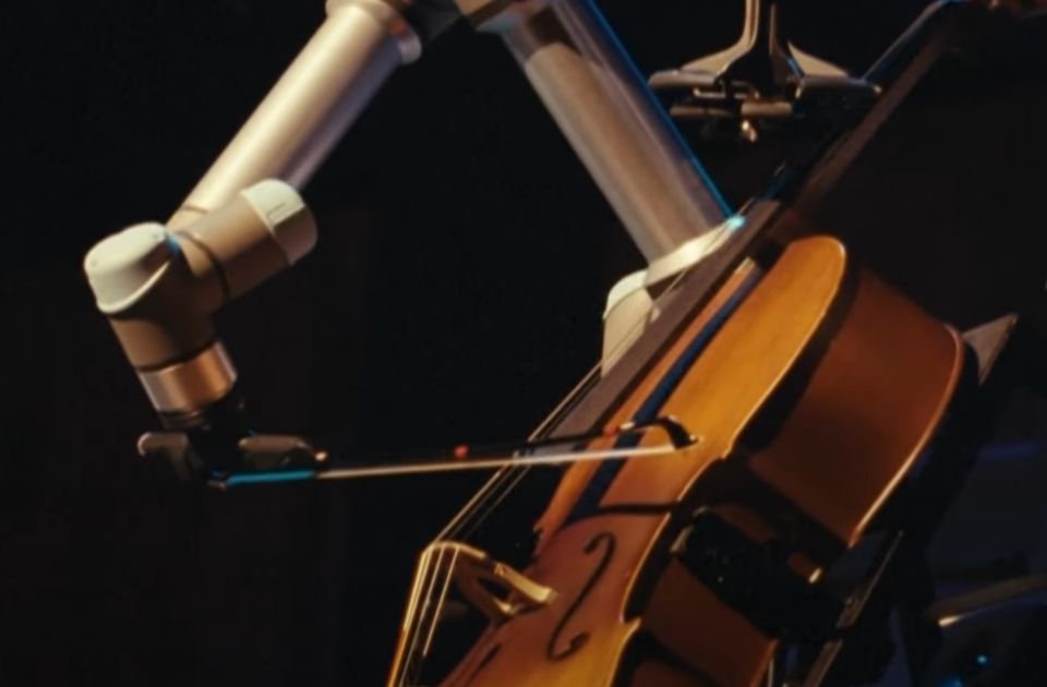 VIDEO: Robot svirao violončelo na nastupu švedskog orkestra 