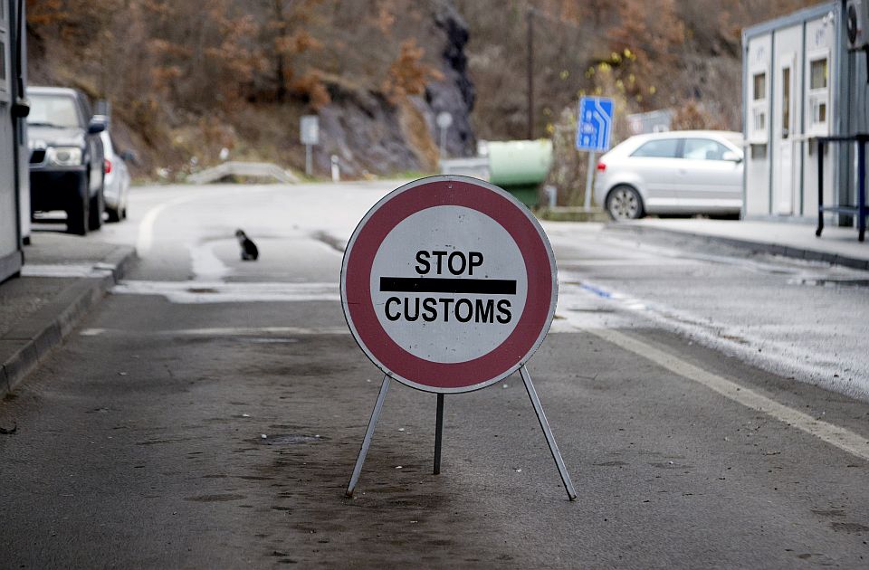 Na prelazu Merdare umesto zabrane detaljna kontrola uvoza proizvoda iz Srbije