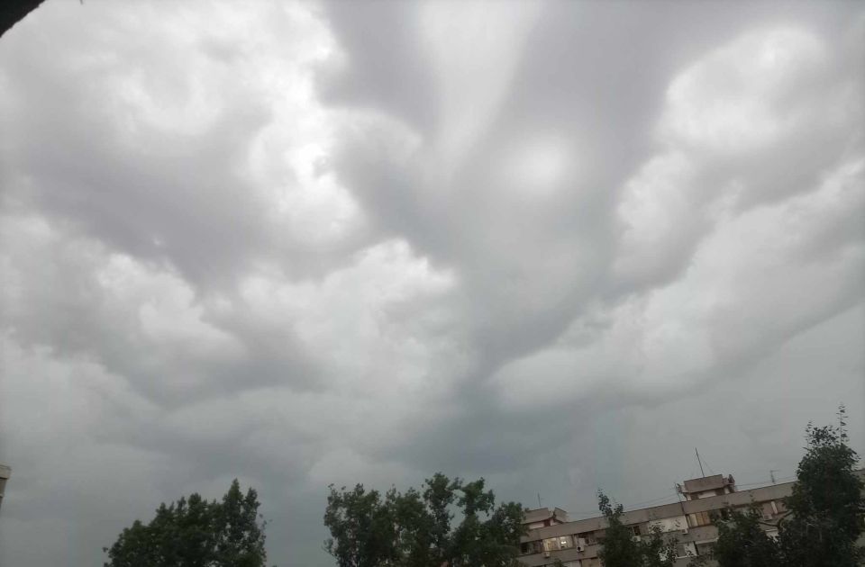 U BiH narandžasto upozorenje, meteorolozi i za danas najavljuju grmljavinu i jake udare vetra