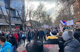 UŽIVO VIDEO Protest u Novom Sadu: Veliki broj građana kod Futoške pijace traži generalni štrajk