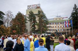 VIDEO: Zaposleni na institutima u Sremskoj Kamenici podržali studente, zastali na 20 minuta