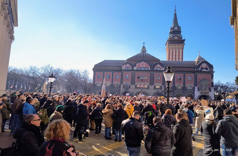 Profesori na protestu u Subotici: Studenti mesecima rade posao koji mi nismo uradili za njih