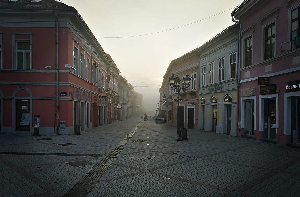 Sutra pre podne magla, zatim umereno oblačno sa sunčanim intervalima