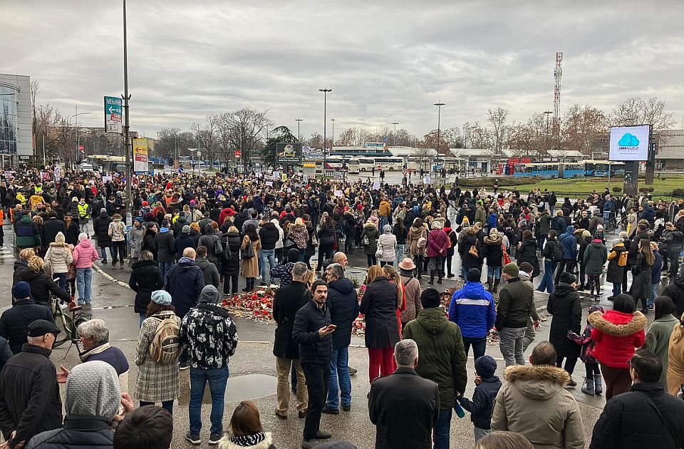 UŽIVO Štrajkački dan u Novom Sadu: Veliki broj građana na ulicama