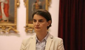 Brnabić: Slušajte lekare, a ne šarlatane