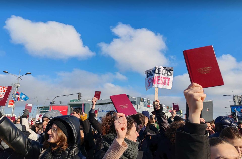 Povratak devedesetih: "Novosti" targetiraju studente zbog hrvatskog državljanstva