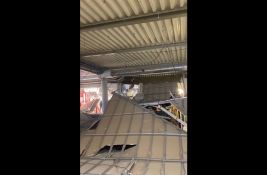 VIDEO: Pao deo plafona u tržnom centru u Zemunu, nema povređenih