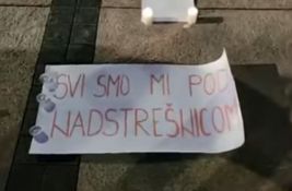 VIDEO Nišlije palile sveće za stradale u Novom Sadu: U srcu natpis 