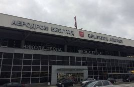 Državljanka Nemačke oštetila policijsko vozilo na aerodromu 