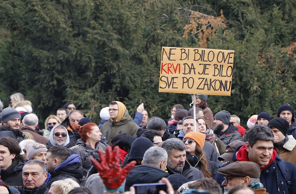 U petak akcija kićenja Novog Sada kao vid podrške studentima: "Bunt porukama" na Trgu slobode