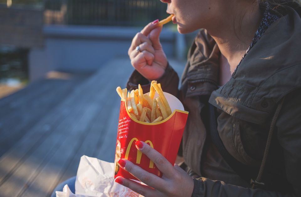 Najmanje 75 ljudi u SAD zaraženo ešerihijom koli u Mekdonaldsu: I dalje nepoznat uzrok