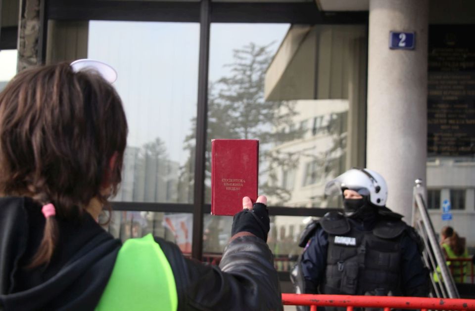 FOTO, VIDEO: Kako je izgledao studentski protest ispred Skupštine grada?