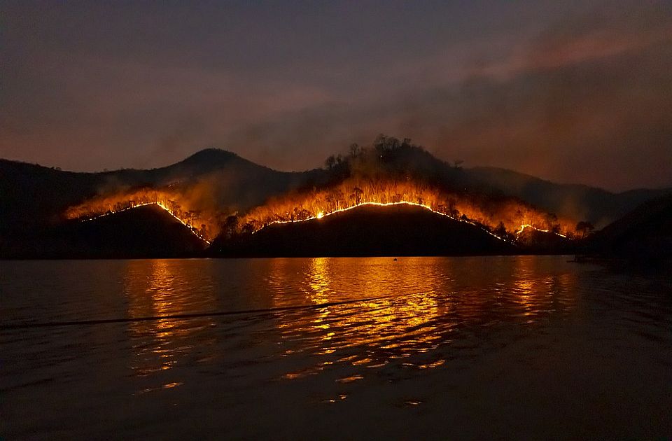 Požar na Peloponezu, evakuisani meštani četiri sela