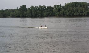 Nestao u Dunavu kod Mačkovog spruda, ronioci pretražuju reku i obale