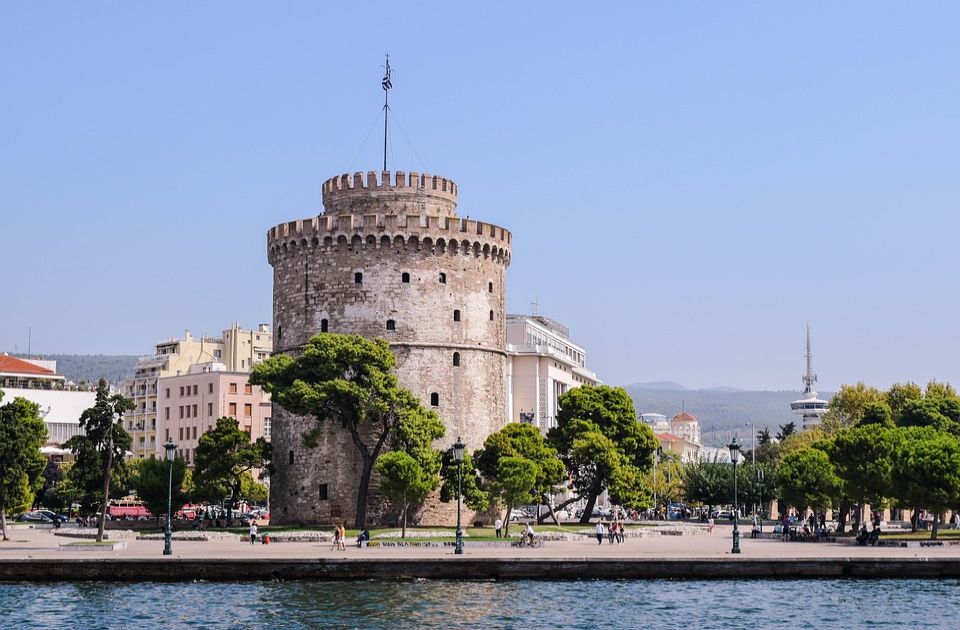 Oskrnavljen spomenik sećanja na Jevreje u Solunu