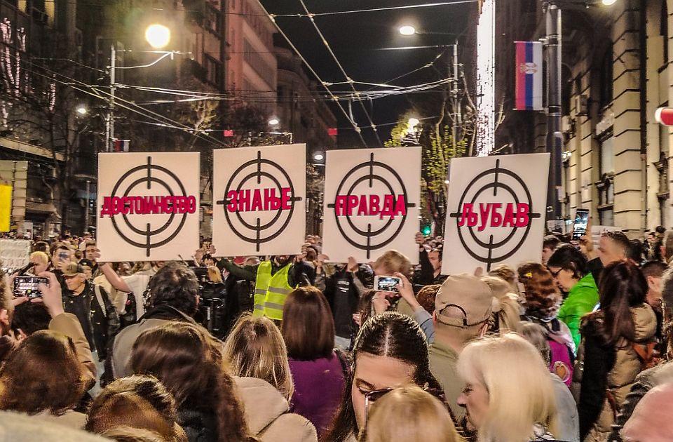 Protest "Nismo vaše mete" u Beogradu: U Kralja Milana održano 17 minuta tišine u Beogradu