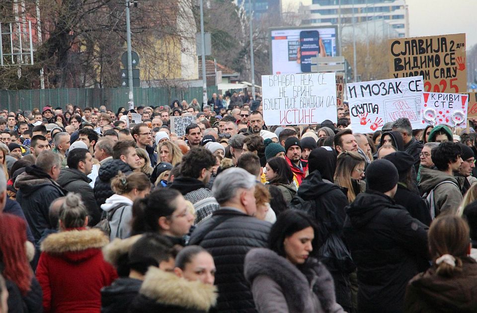 Učestali napadi automobilima posle Vučićevih "smirivanja tenzija": Studenti hrabri i ne odustaju