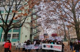 FOTO VIDEO Počinje skup novosadskih studenata: Kreću se ka Promenadi gde će blokirati saobraćaj