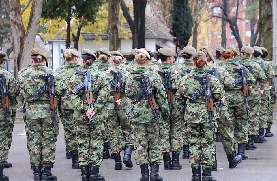 "Ko su bili ministri, nije ni čudno stanje Vojske Srbije": Kakvi su do sada bili ministri odbrane?