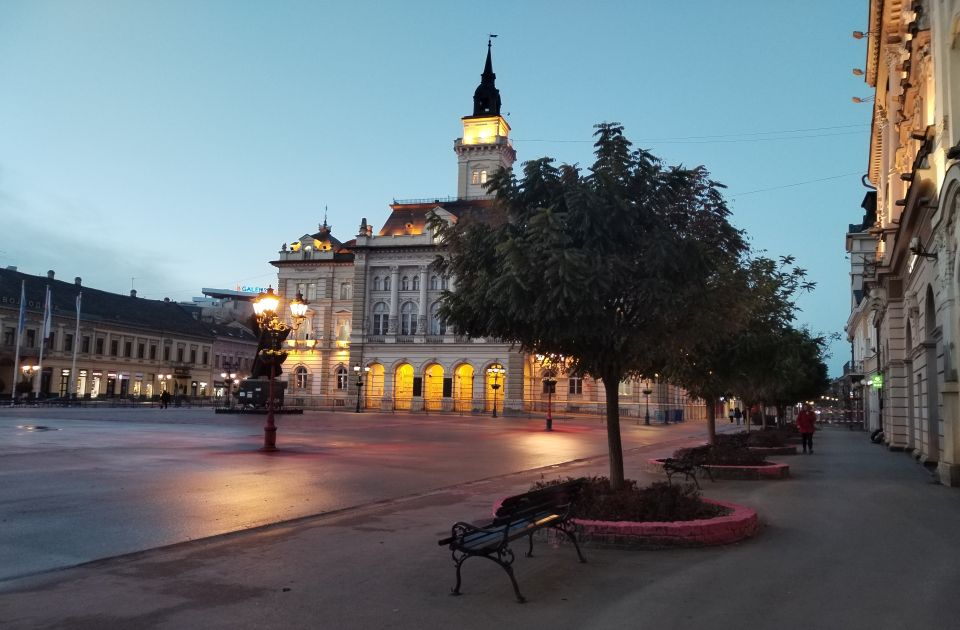 FOTO, VIDEO Trg slobode i dalje crven: Radnici "Čistoće" nastavljaju čišćenje