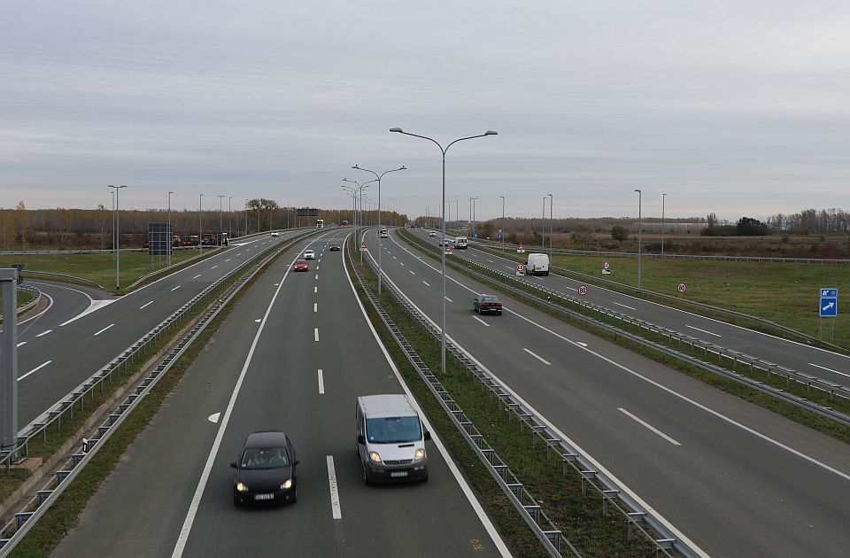 Najavljeno da će svi auto-putevi u Srbiji biti "pametni": "Automobil će čitati znakе umеsto vas"