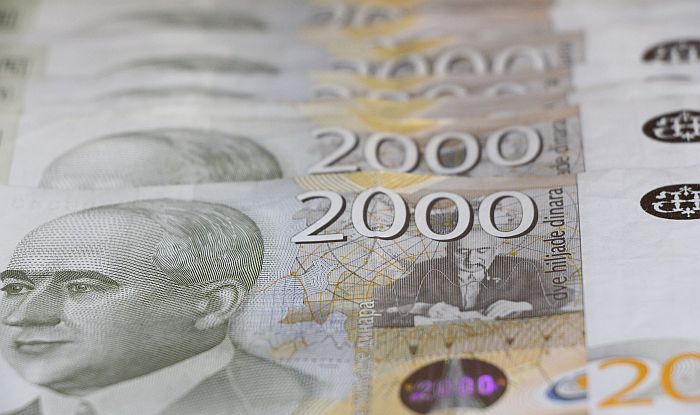 Mesečni rashod u proseku za 747 dinar veći od prihoda