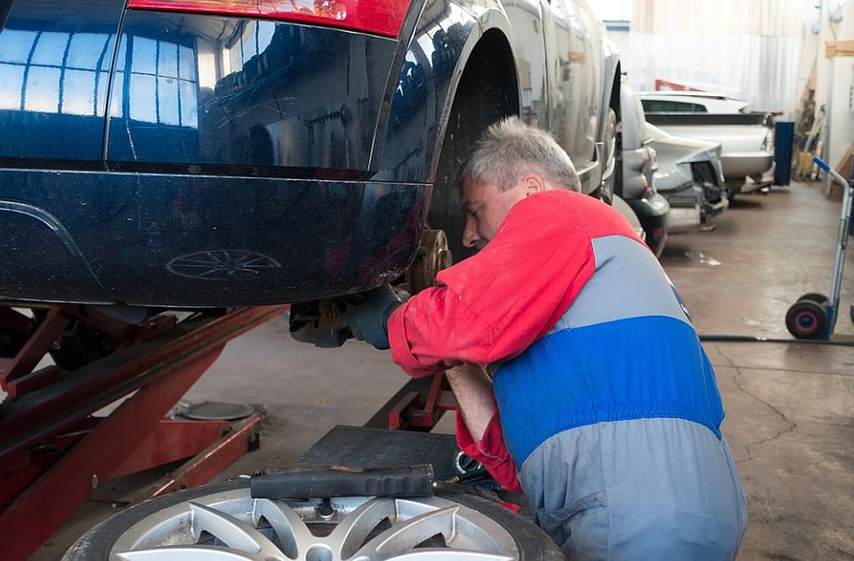 Čak 60 odsto automehaničara u Srbiji posluje nelegalno