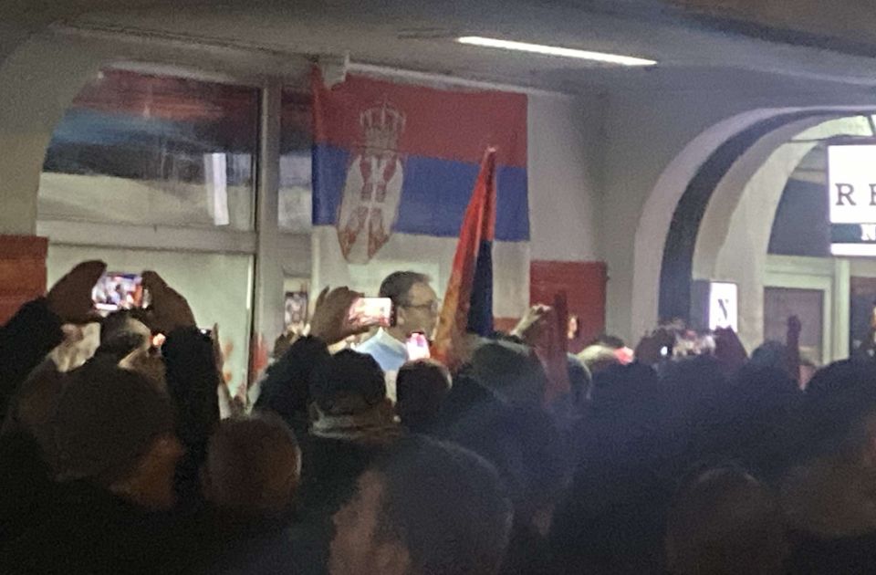 Vučić pred nekoliko stotina naprednjaka: Ne damo Novi Sad