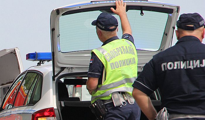 Troje poginulo u udesu na autoputu, među njima i dete, uhapšen finski državljanin