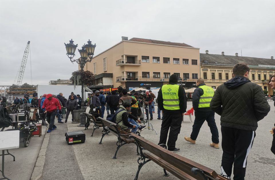 FOTO: Snima se indijska serija u Novom Sadu, zatvoren deo Trifkovićevog trga