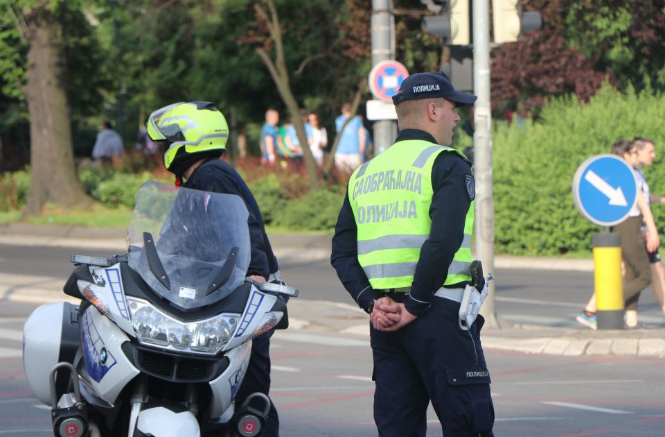 Pojačana kontrola saobraćaja: Vozio "mercedes" prebrzo, preticao kolonu i ignorisao policiju 