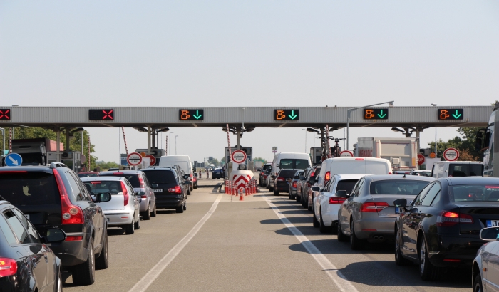 Na naplatnim rampama bez gužve, najduže kolone na Horgošu