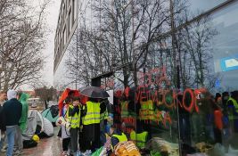 FOTO: Blokirana zgrada RTV-a, nema redovnog programa