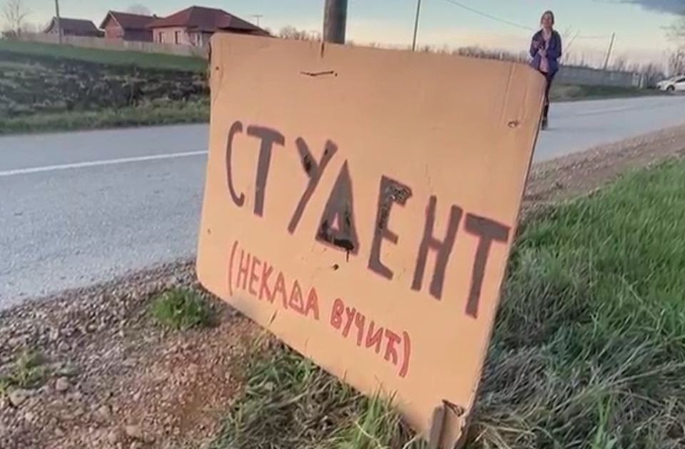 Selo Vučić ostalo bez table sa nazivom, pa dobilo novi - "Student"