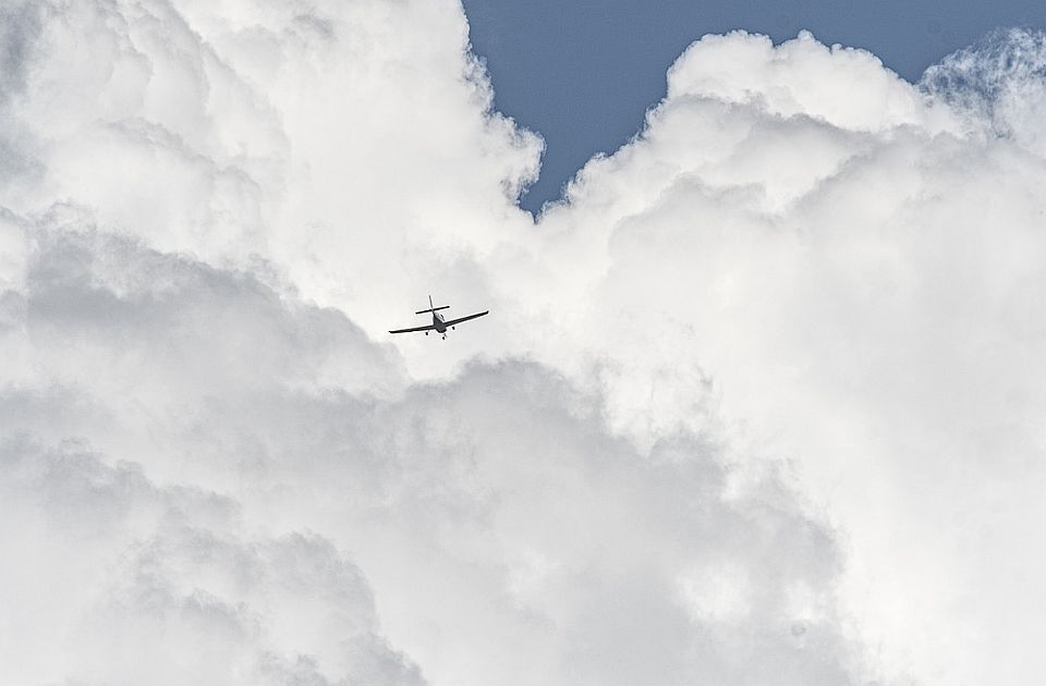 Američka mornarica traga za posadom aviona koji se srušio 