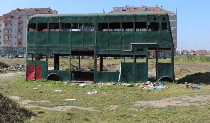 FOTO: Dabldeker godinama propada na Novom naselju, niko da ga skloni