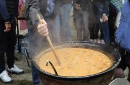 FOTO: Vojnička pasuljijada održana u Veterniku, takmičilo se više od 40 ekipa