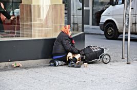 Pola Srbije uz teškoće sastavlja kraj s krajem