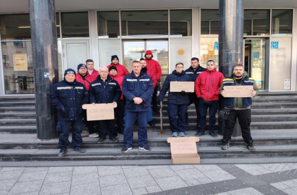 VIDEO Deo dostavljača u Pošti u Novom Sadu obustavio rad: "Moramo da se izborimo za naše preduzeće"