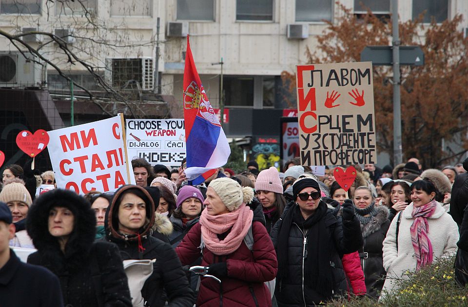 Šetnja ujedinjenih prosvetara danas u Zrenjaninu: "Od logora do slobode"