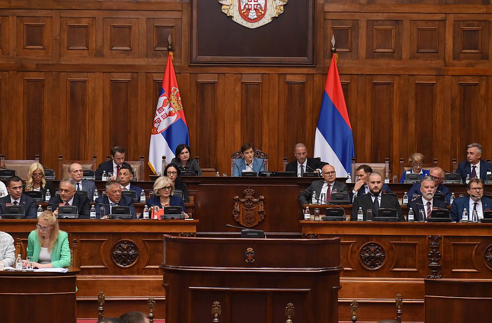 Skupština Srbije danas nastavlja zasedanje, na dnevnom redu i Vučevićeva ostavka