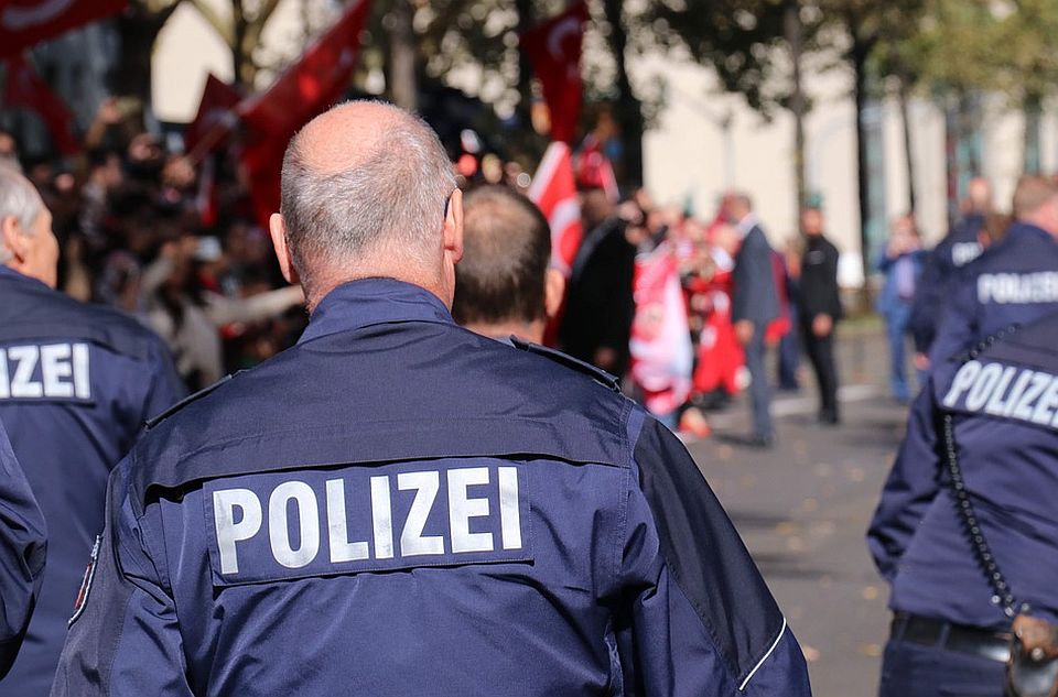 VIDEO: Na Oktoberfestu pevali nacističku pesmu i salutirali Hitleru, pokrenuta istraga