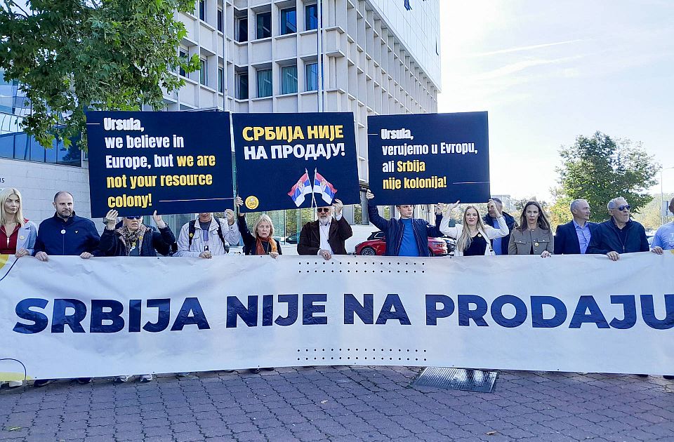 Protest Kreni-promeni prilikom dolaska predsednice Evropske komisije: "Srbija nije na prodaju"