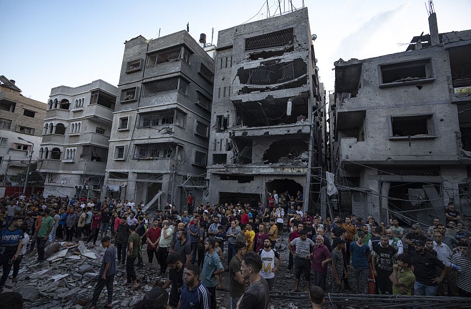 VIDEO, FOTO: Izraelski avioni bombarduju pojas Gaze, prekinuta doprema hrane, goriva i lekova 